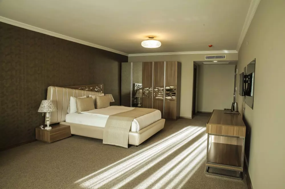 Royal Milano Hotel Van - Mehrparvaz-7889